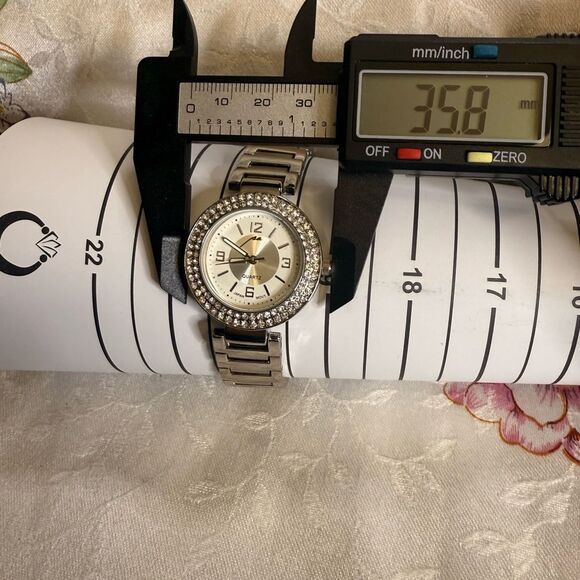Stylish Silver Watch with Crystal Details main image 3